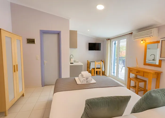 Aparthotel Anemos & 3*