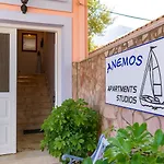 Ξενοδοχείο με διαμερίσματα Anemos & Πόρος